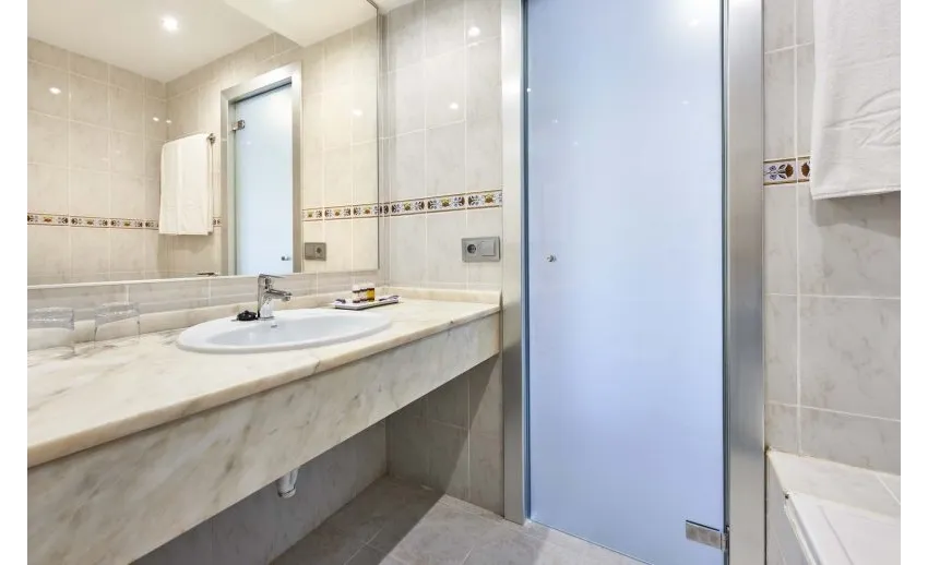 Globales Torrenova Adults Only 3*-11