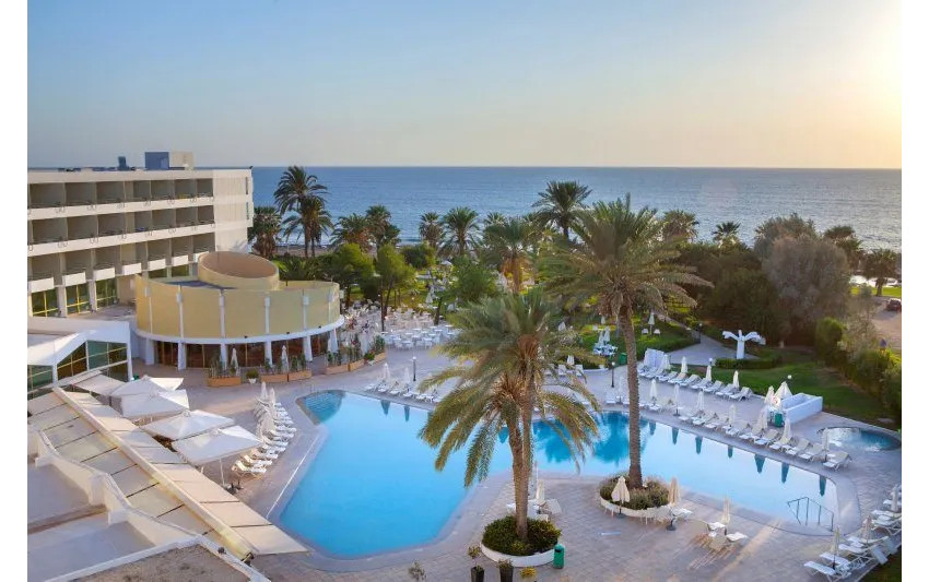 Louis Imperial Beach 4*-1