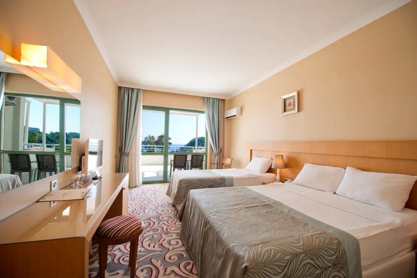 Q AVENTURA PARK HOTEL  5*-6