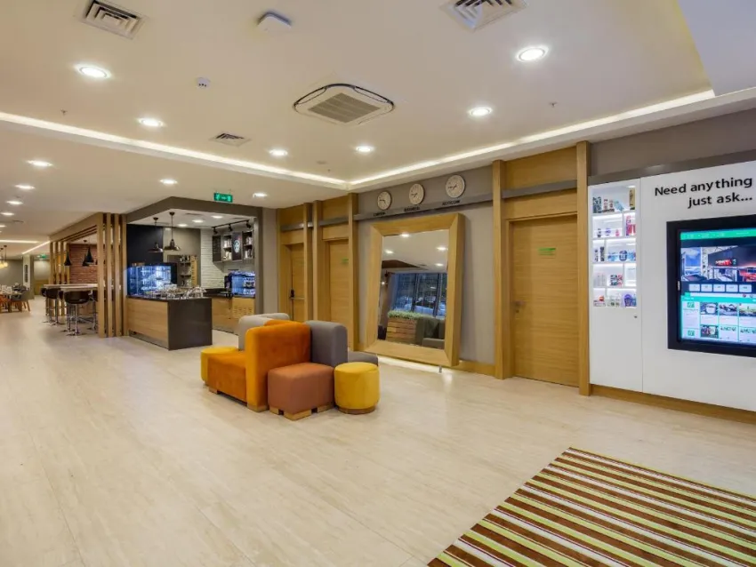 HOLIDAY INN ANTALYA LARA  4*-32