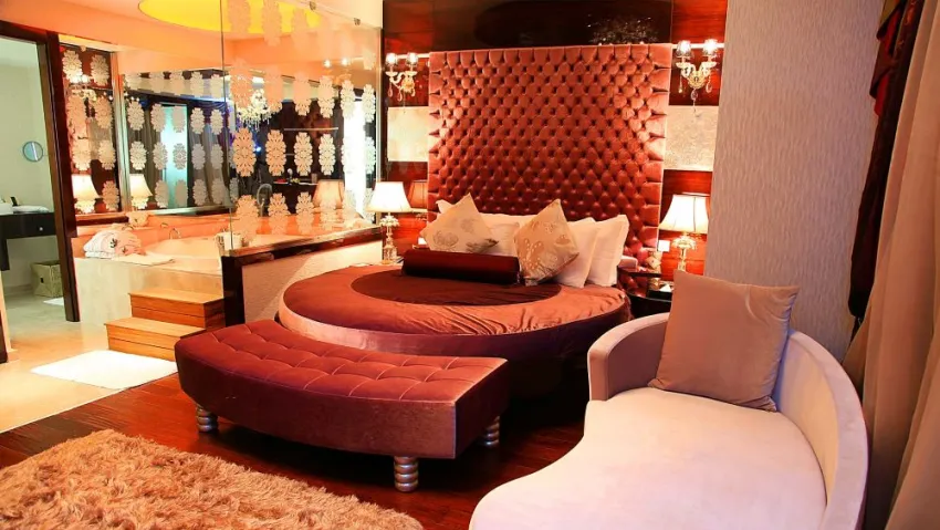 CRATOS PREMIUM HOTEL & CASINO & SPA  5*-85