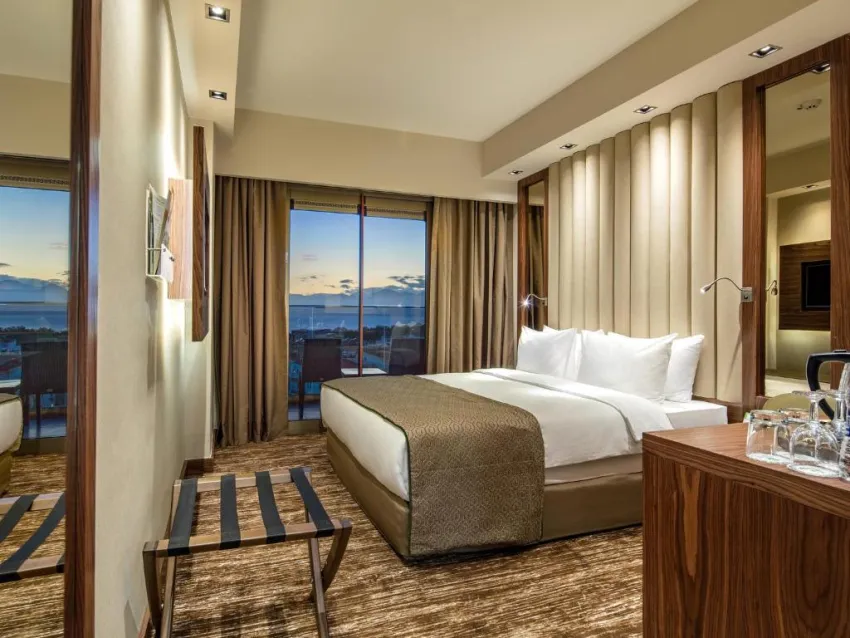 HOLIDAY INN ANTALYA LARA  4*-35