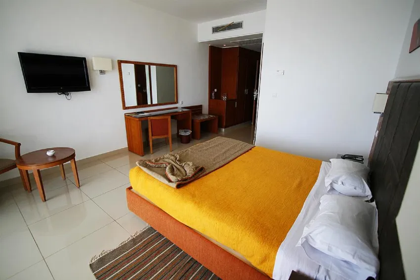 NOVOSTAR DAR KHAYAM  3*-5