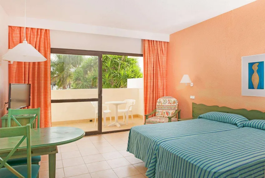 Iberostar Waves Ciudad Blanca 4*-10