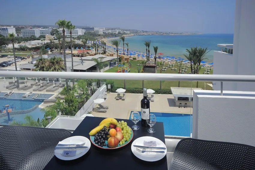Limanaki Beach Hotel & Suites 3*-36