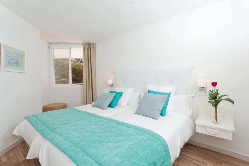 Fergus Cala Blanca Suites 4*-9