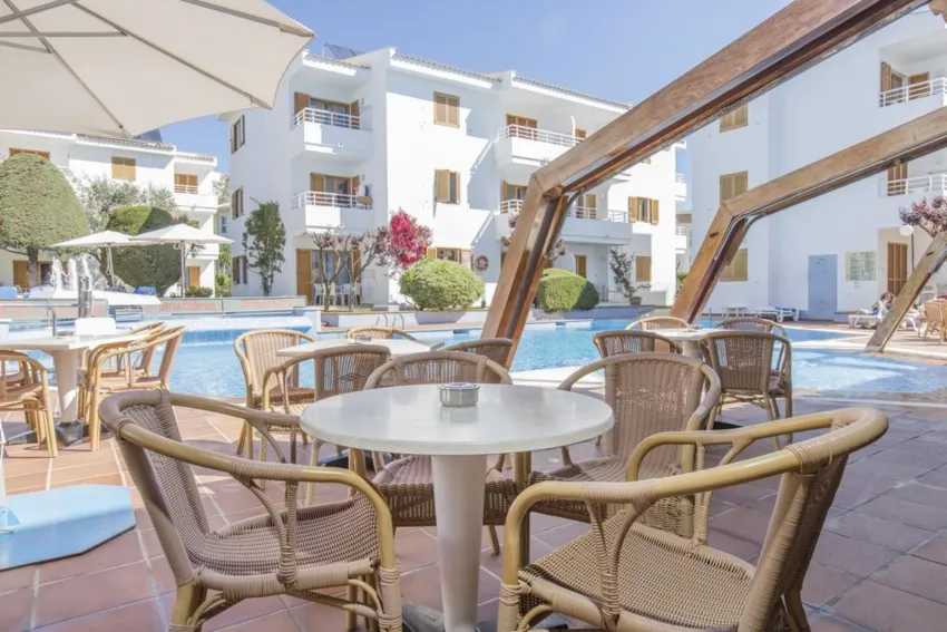 Flora Aparthotel -75