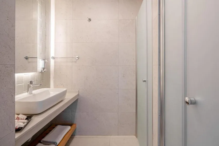 SUN HEAVEN QUEEN  4*-19