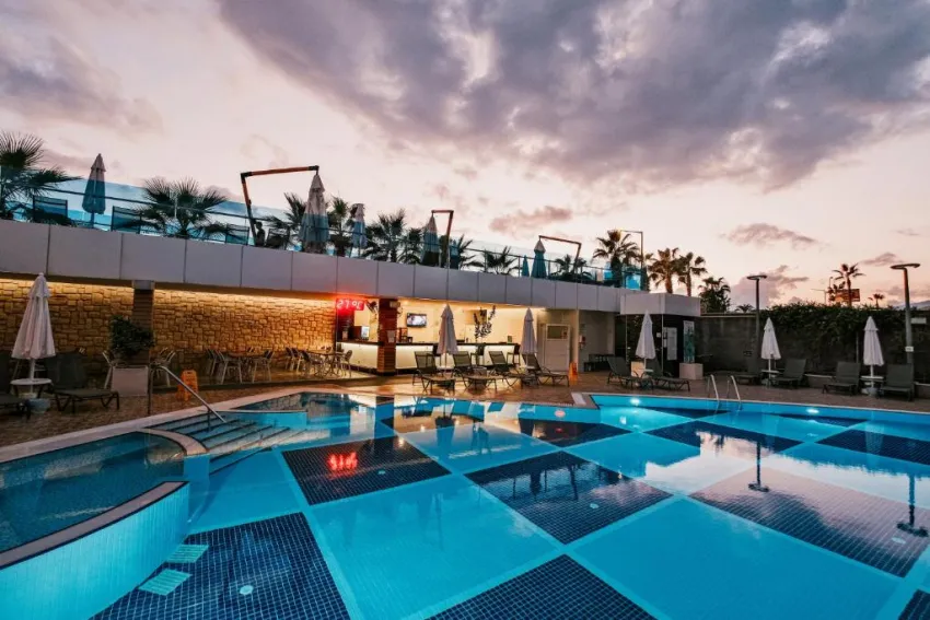 SUNPRIME C LOUNGE (ADULTS ONLY 16+)  5*-22