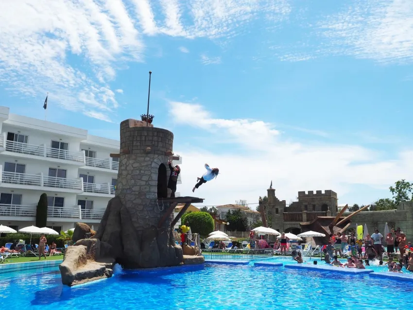 Pirates Village Apartments 3*-10