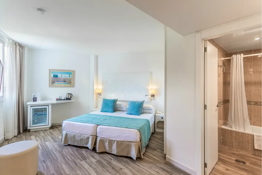 Fergus Cala Blanca Suites 4*-5