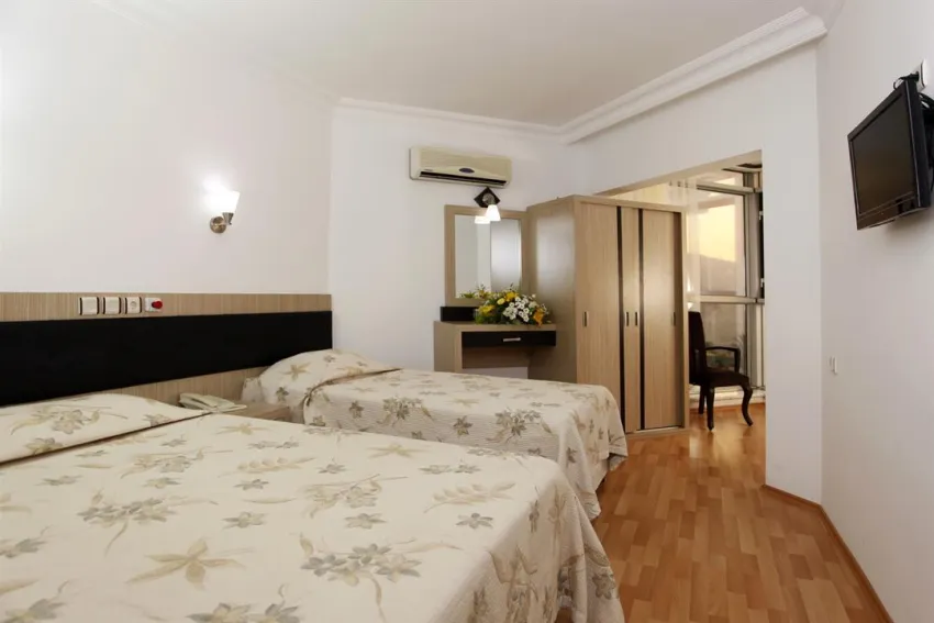 MONTE CARLO HOTEL  4*-4