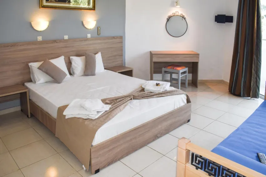 White Palace Studios 3*-7