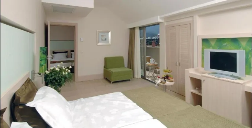 AMBASSADOR HOTEL  4*-8