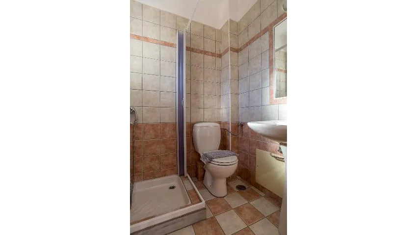 Newcastle Studios 3*-19