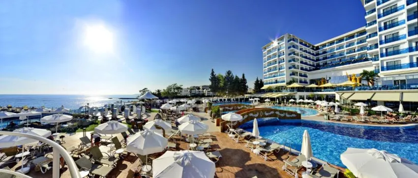 AZURA DELUXE RESORT & SPA HOTEL  5*-5