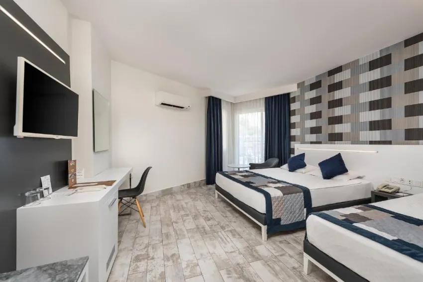 WHITE CITY BEACH (ADULTS ONLY 16+)  4*-8