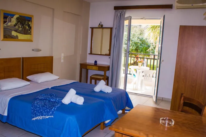 Sunshine Studios and Apartments 3*-10