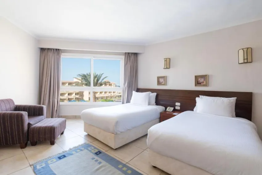 AMWAJ BEACH CLUB ABU SOMA  4*-36