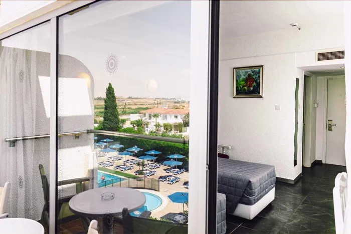 Sveltos Hotel 3* - Larnaca bay - Cipru