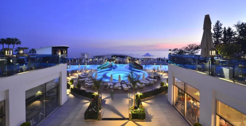 AZURA DELUXE RESORT & SPA HOTEL  5*-12