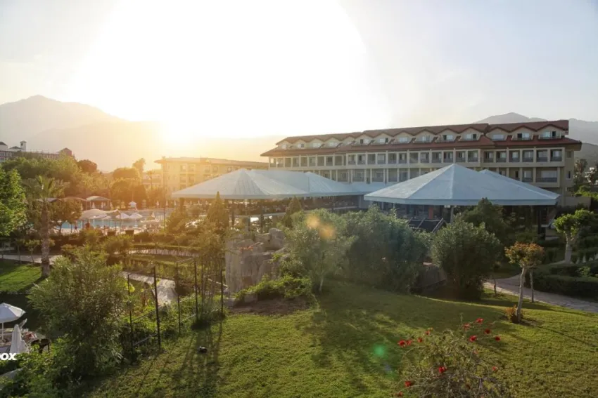 QUEENS PARK LE JARDIN HOTEL  5*-7