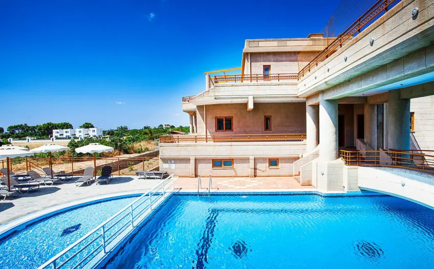 Ledras Beach Hotel 4*-1