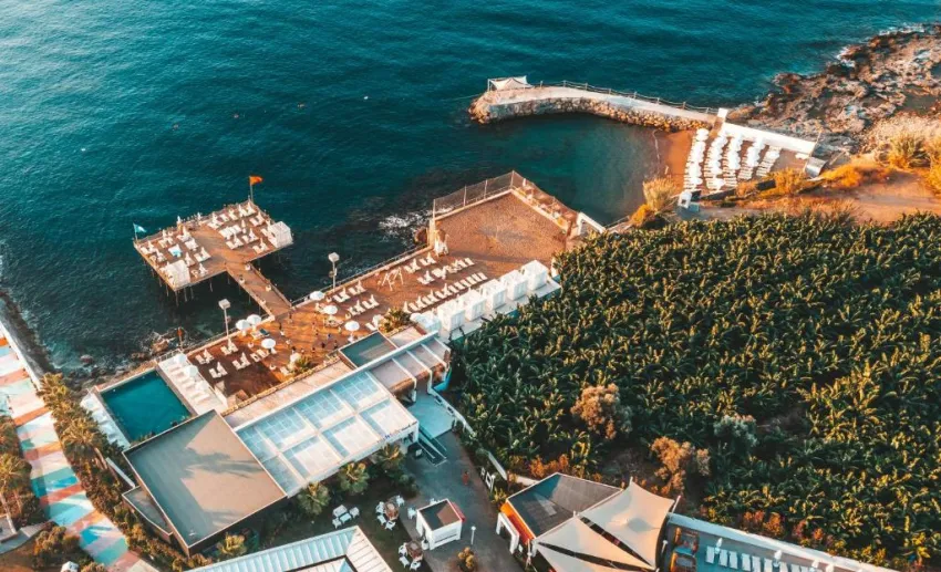 WHITE CITY BEACH (ADULTS ONLY 16+)  5*-3