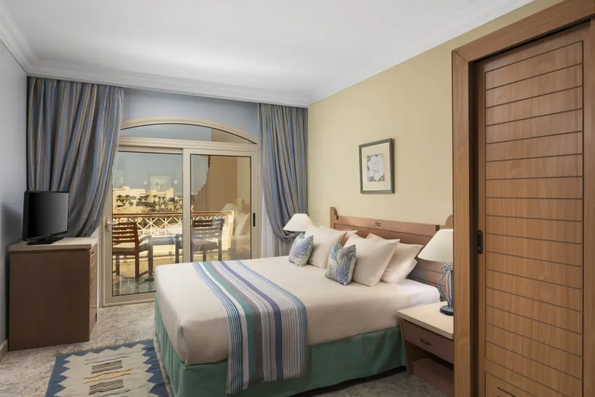 Royal Lagoons Resort & Aqua Park 5*-4