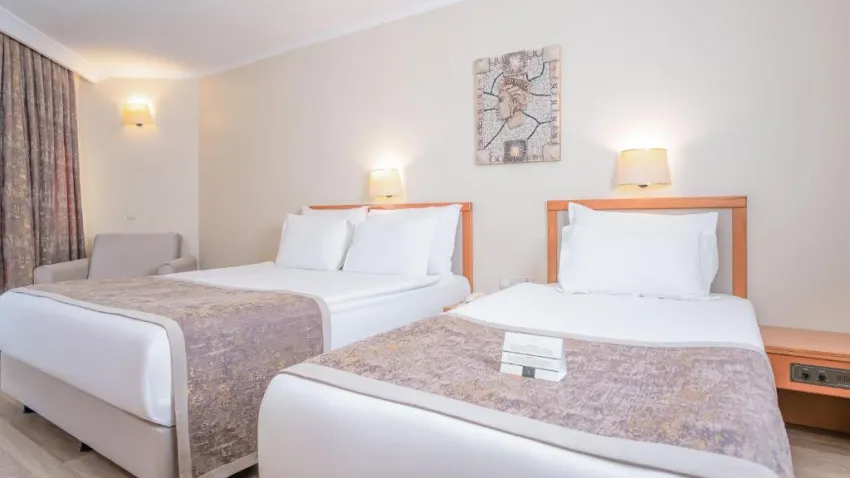 MIRAMARE QUEEN HOTEL  4*-21