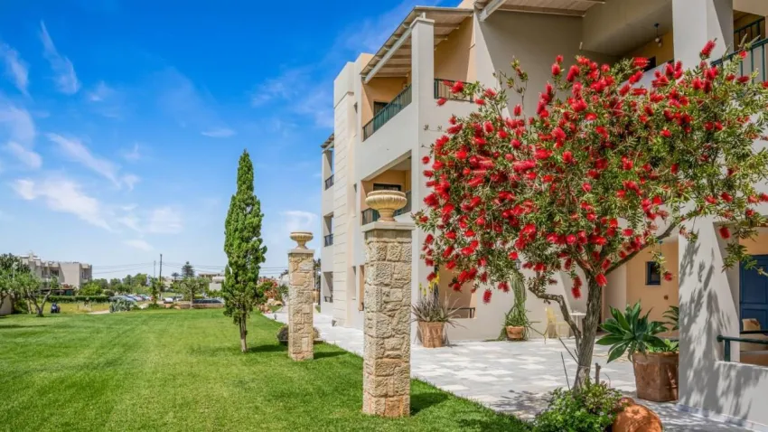 Golden Bay Aparthotel 3*-4