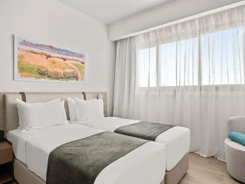 Mercure Larnaca City 3*-8