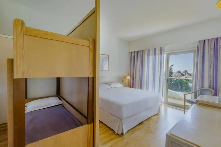 Golden Coast Beach Hotel 4*-10