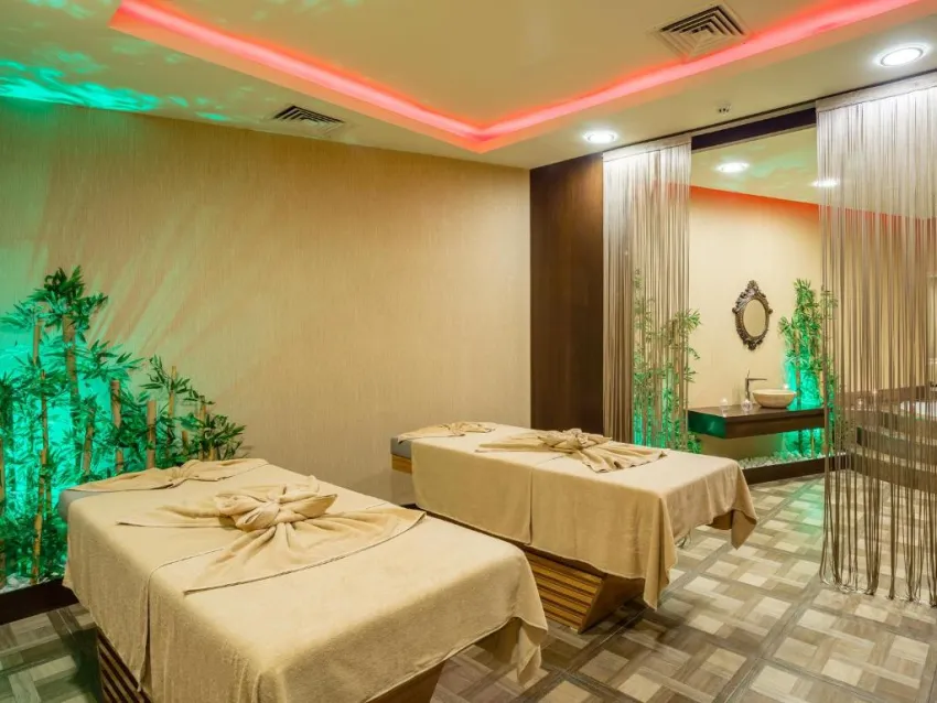 HOLIDAY INN ANTALYA LARA  4*-20