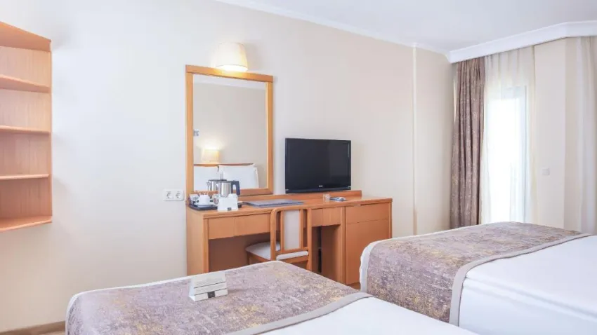 MIRAMARE QUEEN HOTEL  4*-8