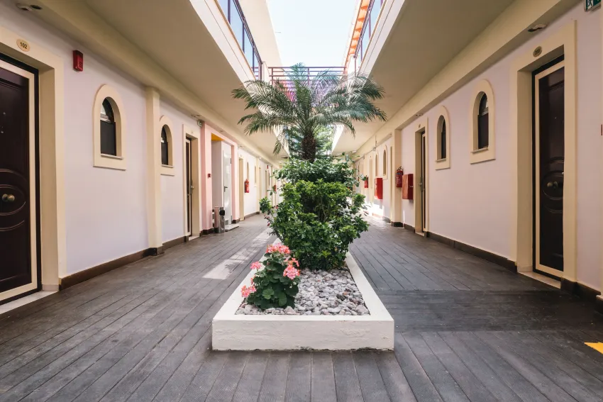 Canadian Hotel 3*-5