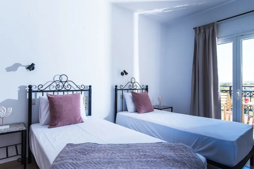 Real Palace Studios 3*-24