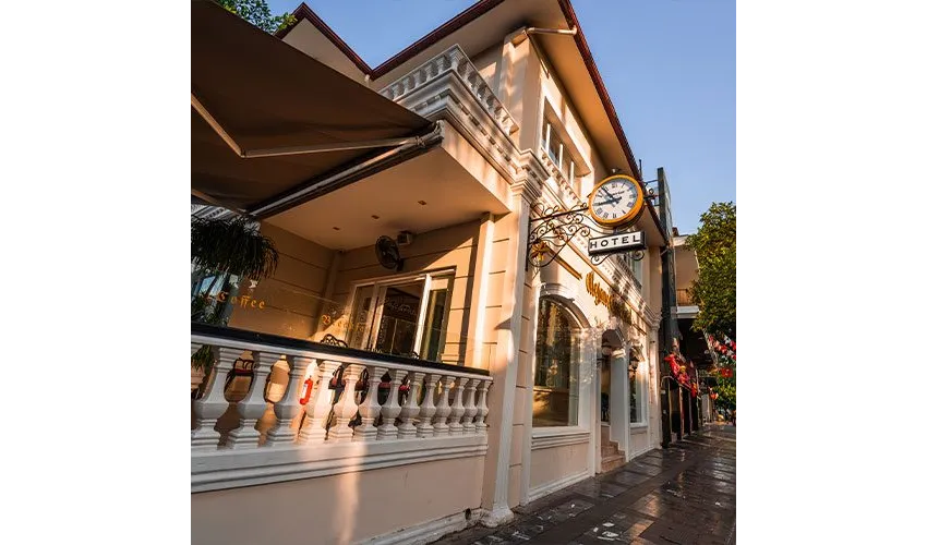 Elegance East Hotel - Boutique Class 4*-1