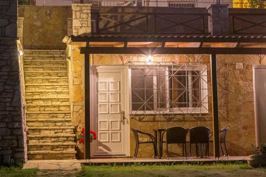 Laura Beach House 3*-4