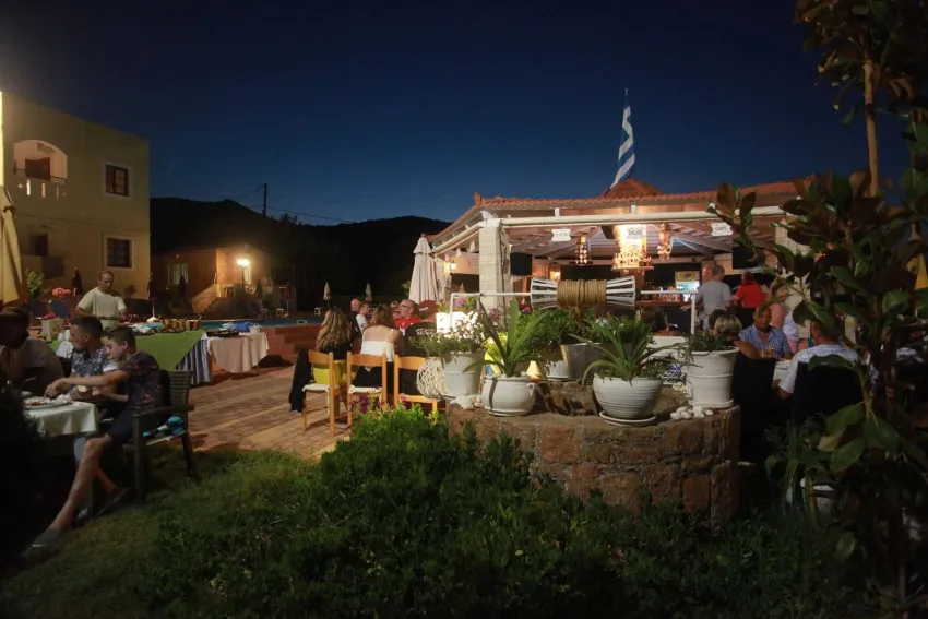 Nikos Apartments 3*-4