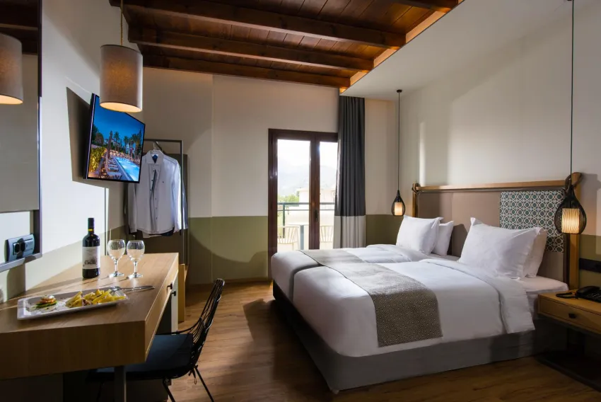 Petousis Hotel and Suites 4*-12