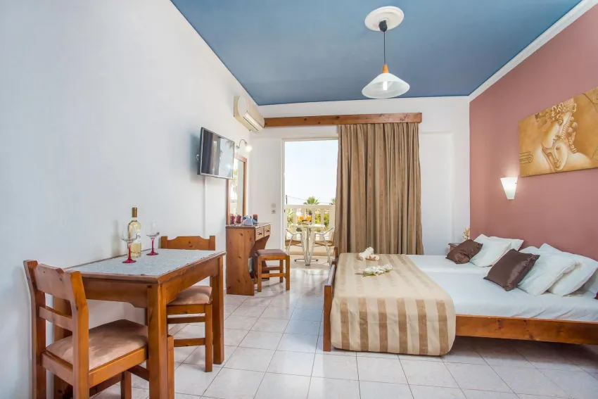 Iatridis Studios 2*-7