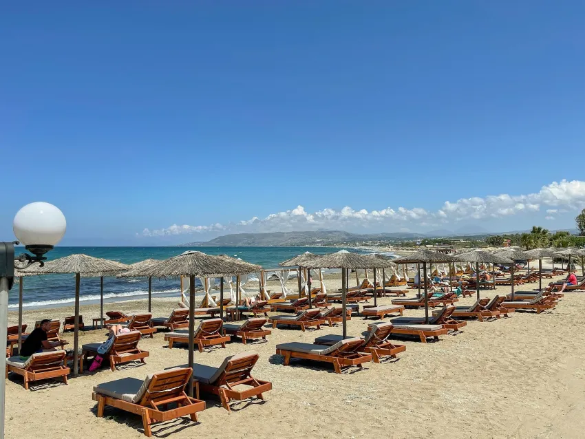 Mare Blue and Suites 4*-10