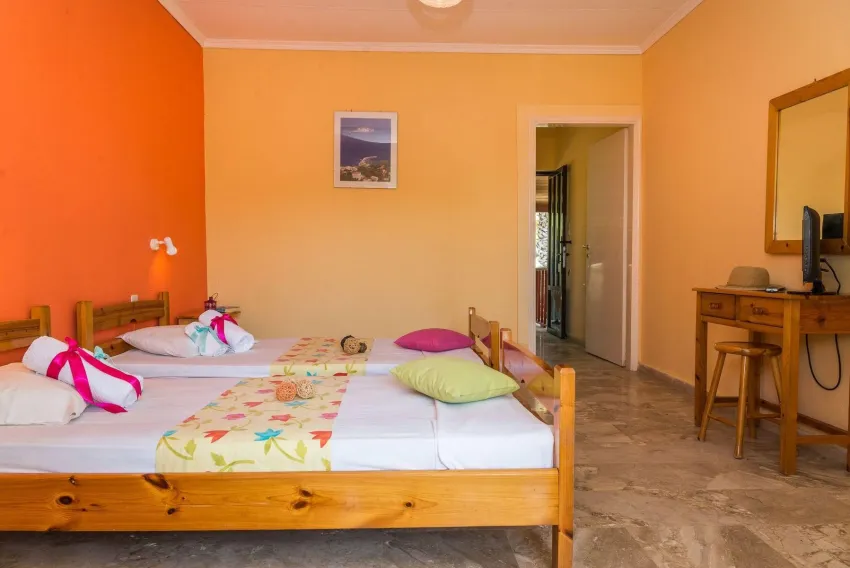 Roussas Studios and Apartments 3*-9