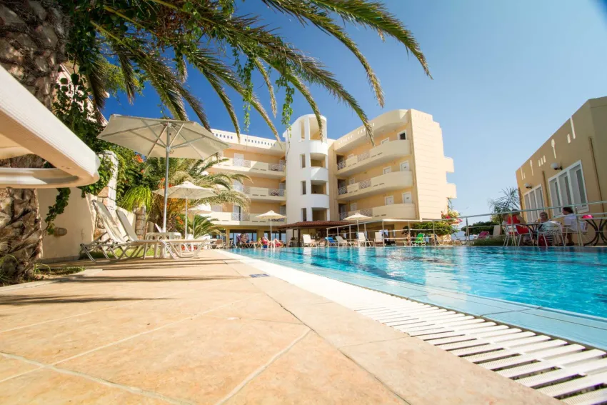 Sunny Bay Hotel 3*-1