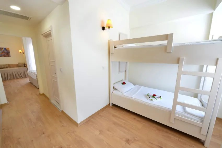 Cesars Side (Ex. Cesars Resorts Side) 5*-5