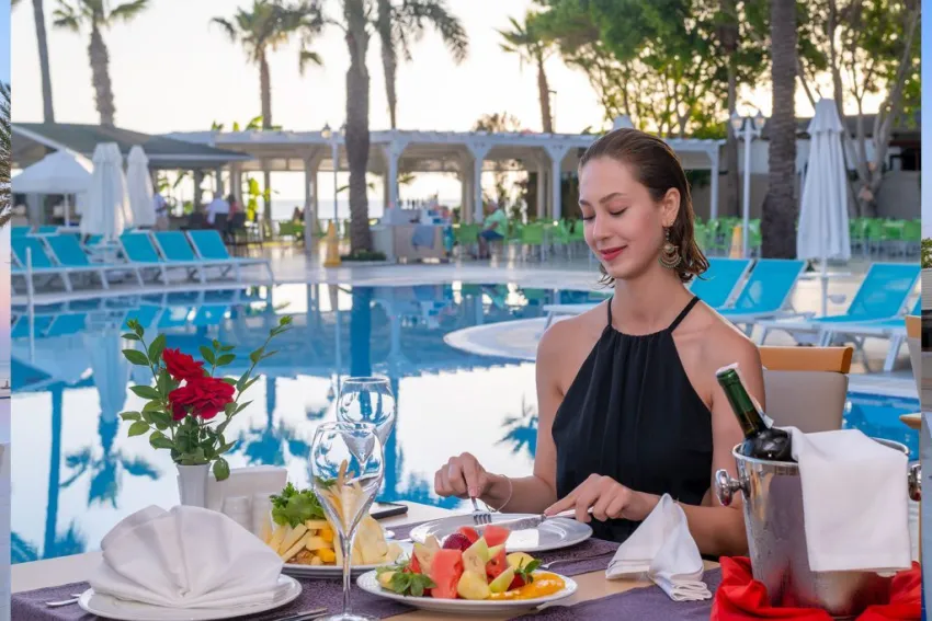 SANDY BEACH HOTEL  4*-10