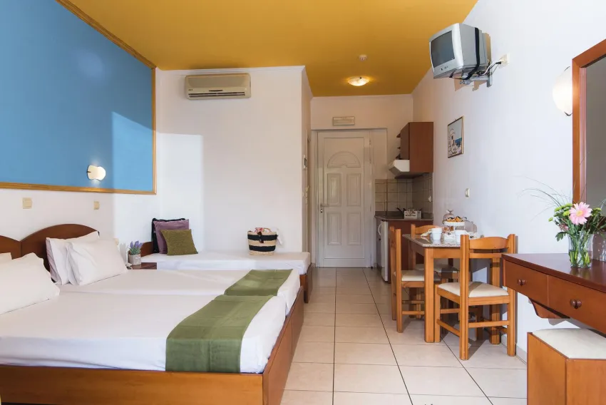 Yiannis Manos Resort Hotel 2*-13