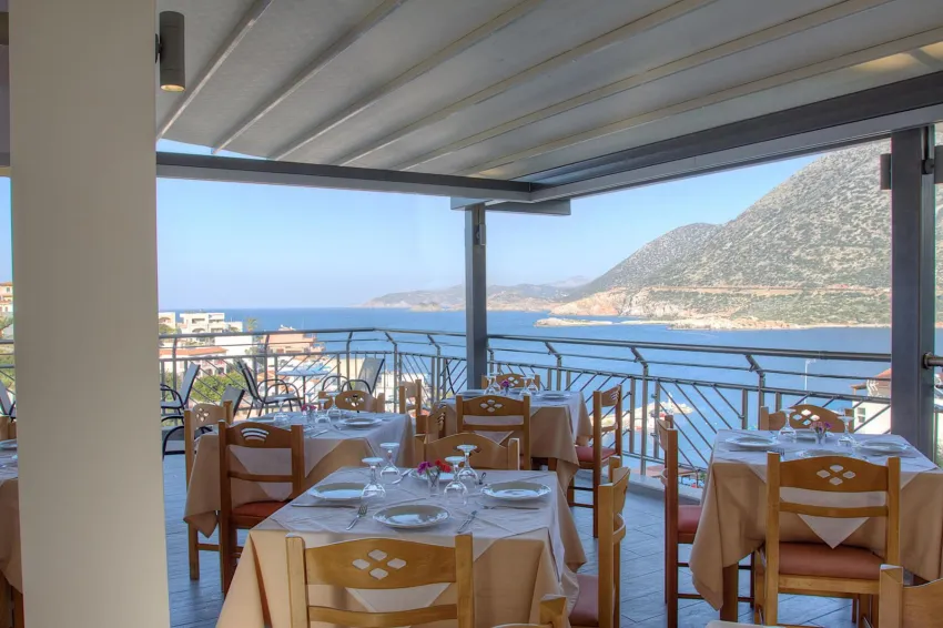 ATHINA APARTMENTS 3*-4
