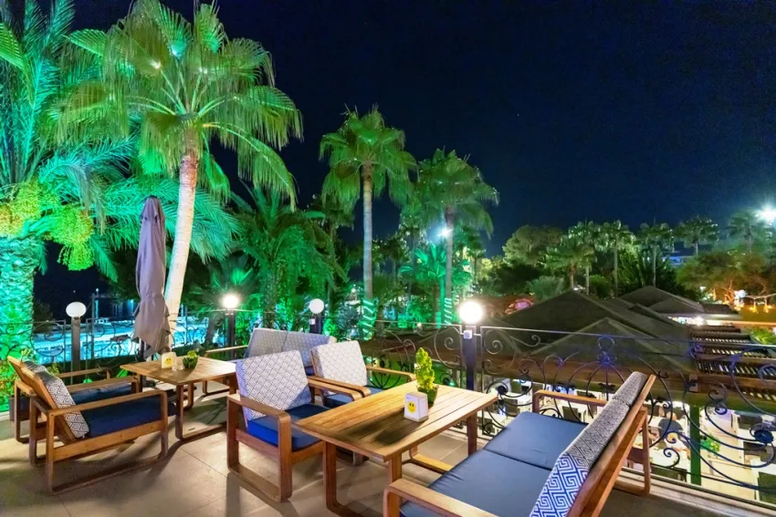 LANCORA BEACH HOTEL  4*-42